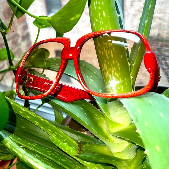 VINTAGE YVES SAINT LAUREN 541 LIGHT RED - Picture 4 of 7